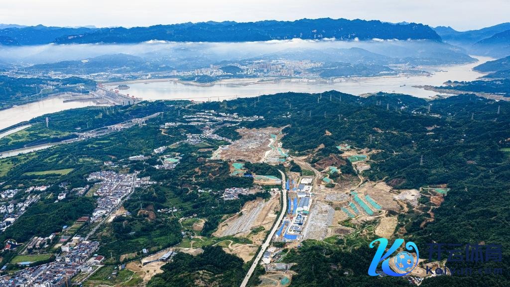 6月8日拍摄的三峡水运新通谈工程三峡要害新通谈施工现场。新华社记者 肖艺九 摄